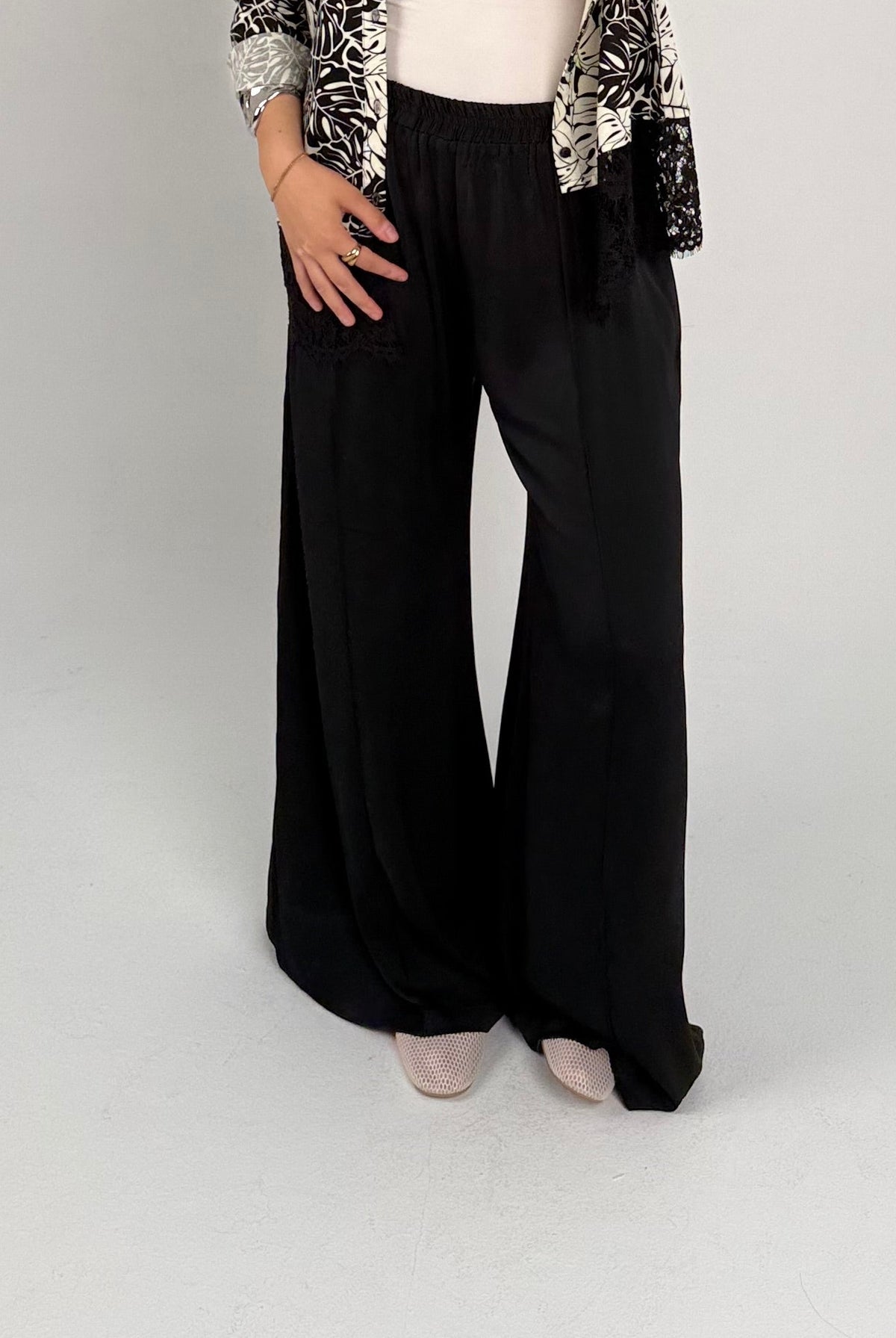 Silk Flow Pants - Black